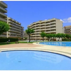 En Con 3 Piscinas Junto A Port Aventura Salou